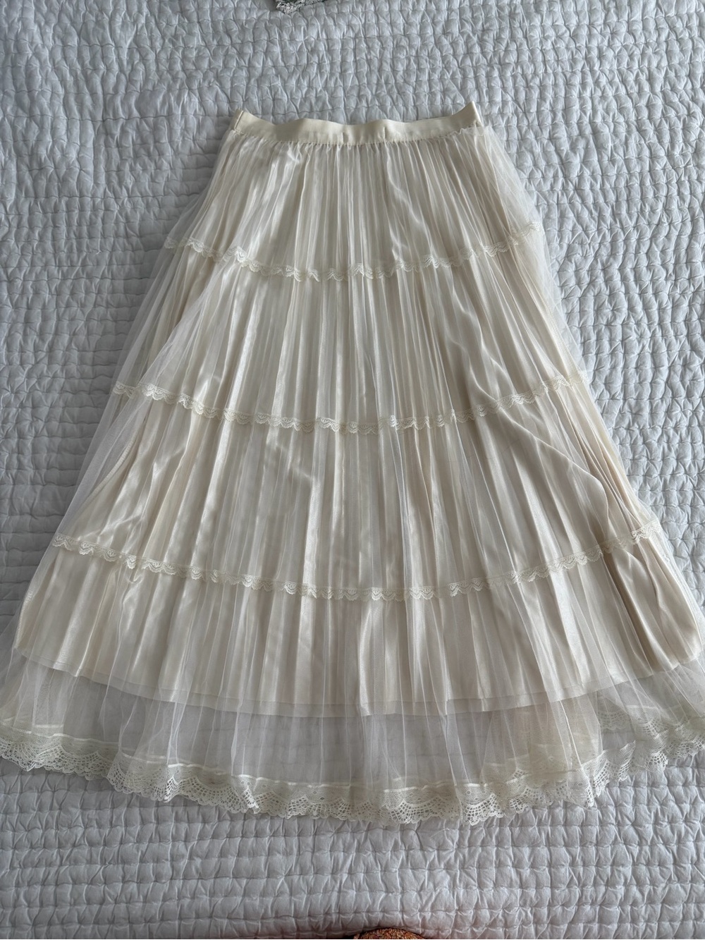 OAK + FORT Cream lace midi skirt